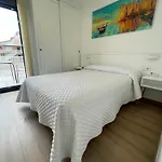 Gasthuis Montevideo Camino De Santiago&beachfront 3*