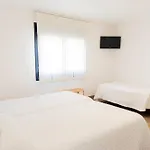 ゲストハウス Montevideo Camino De Santiago & Beachfront 3*