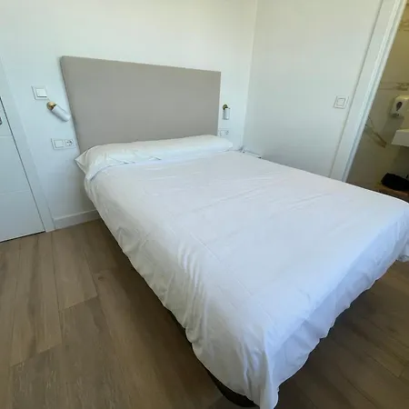 Montevideo Camino De Santiago & Beachfront Guest house Nigran