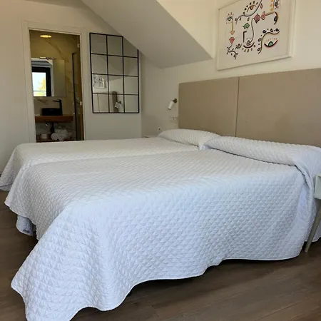 Montevideo Camino De Santiago & Beachfront Guest house Nigran