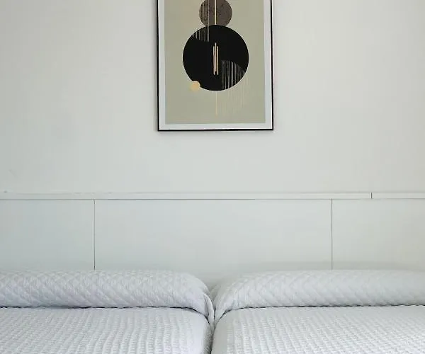 Πανσιόν Montevideo Camino De Santiago & Beachfront 3*