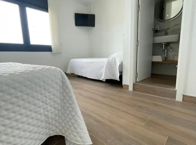 Πανσιόν Montevideo Camino De Santiago & Beachfront 3*