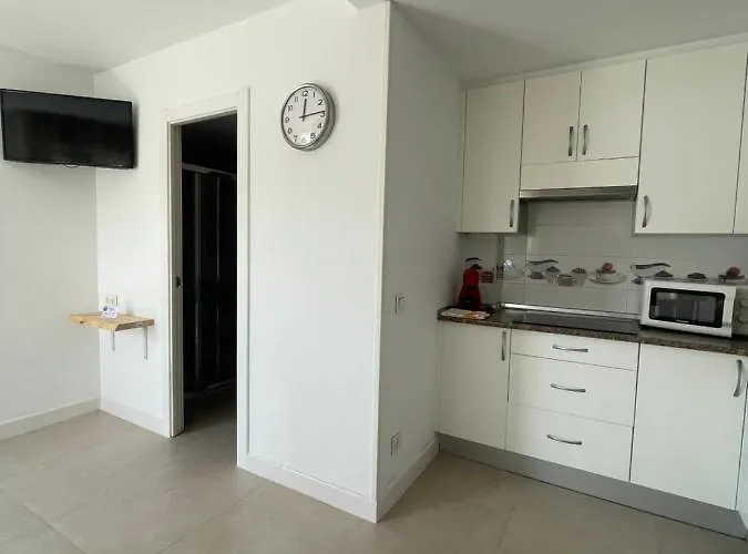 Πανσιόν Montevideo Camino De Santiago & Beachfront