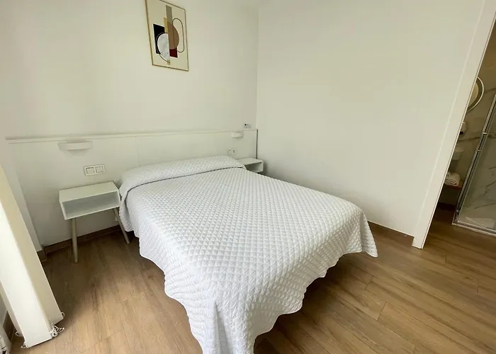 Πανσιόν Montevideo Camino De Santiago & Beachfront 3*