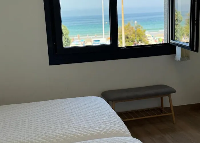 Πανσιόν Montevideo Camino De Santiago & Beachfront